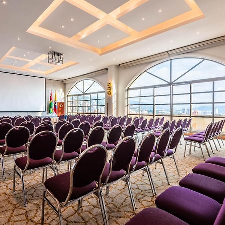Hotel Dann Carlton บูการามังกา ภายนอก รูปภาพ Meeting room