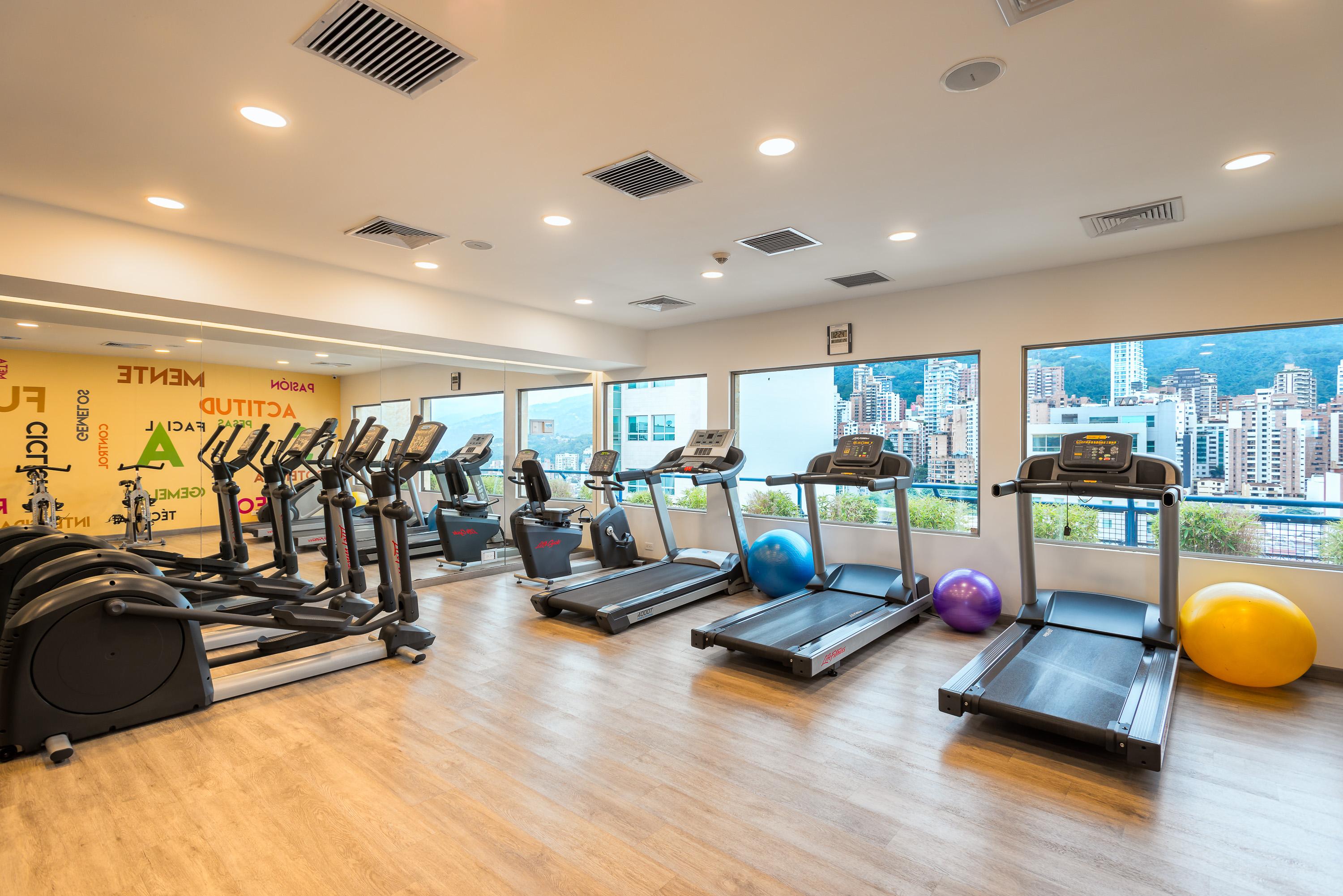 Hotel Dann Carlton บูการามังกา ภายนอก รูปภาพ The gym at the hotel
