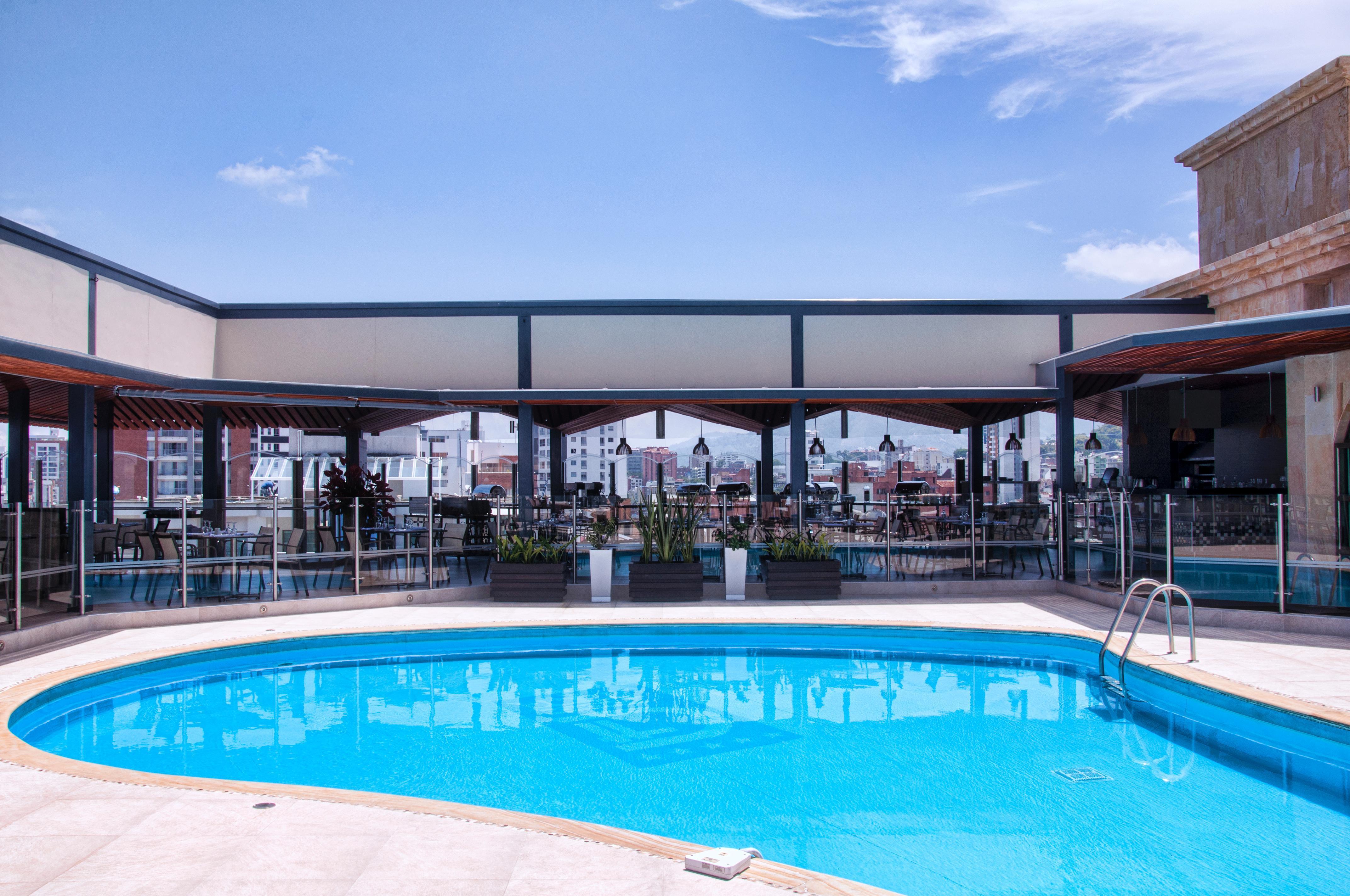 Hotel Dann Carlton บูการามังกา ภายนอก รูปภาพ Rooftop pool
