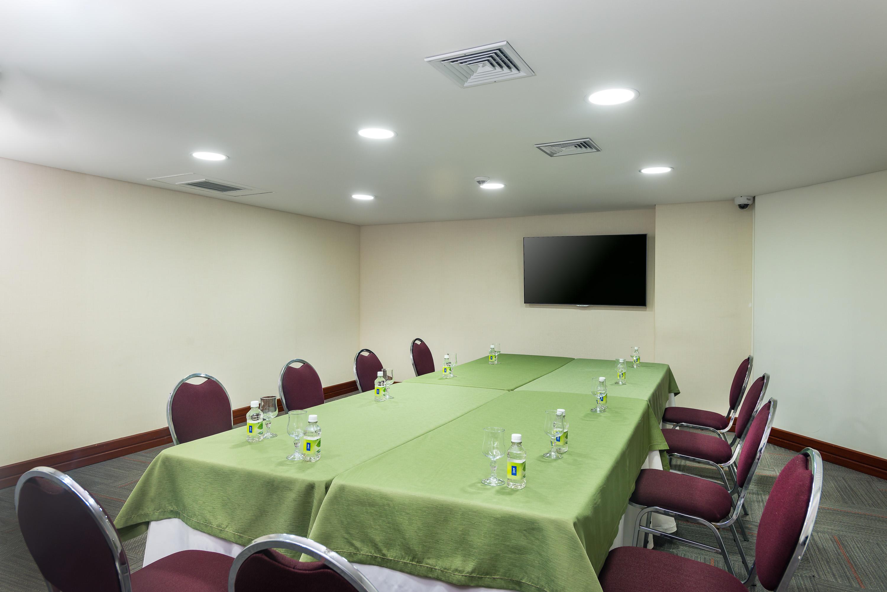 Hotel Dann Carlton บูการามังกา ภายนอก รูปภาพ Meeting room