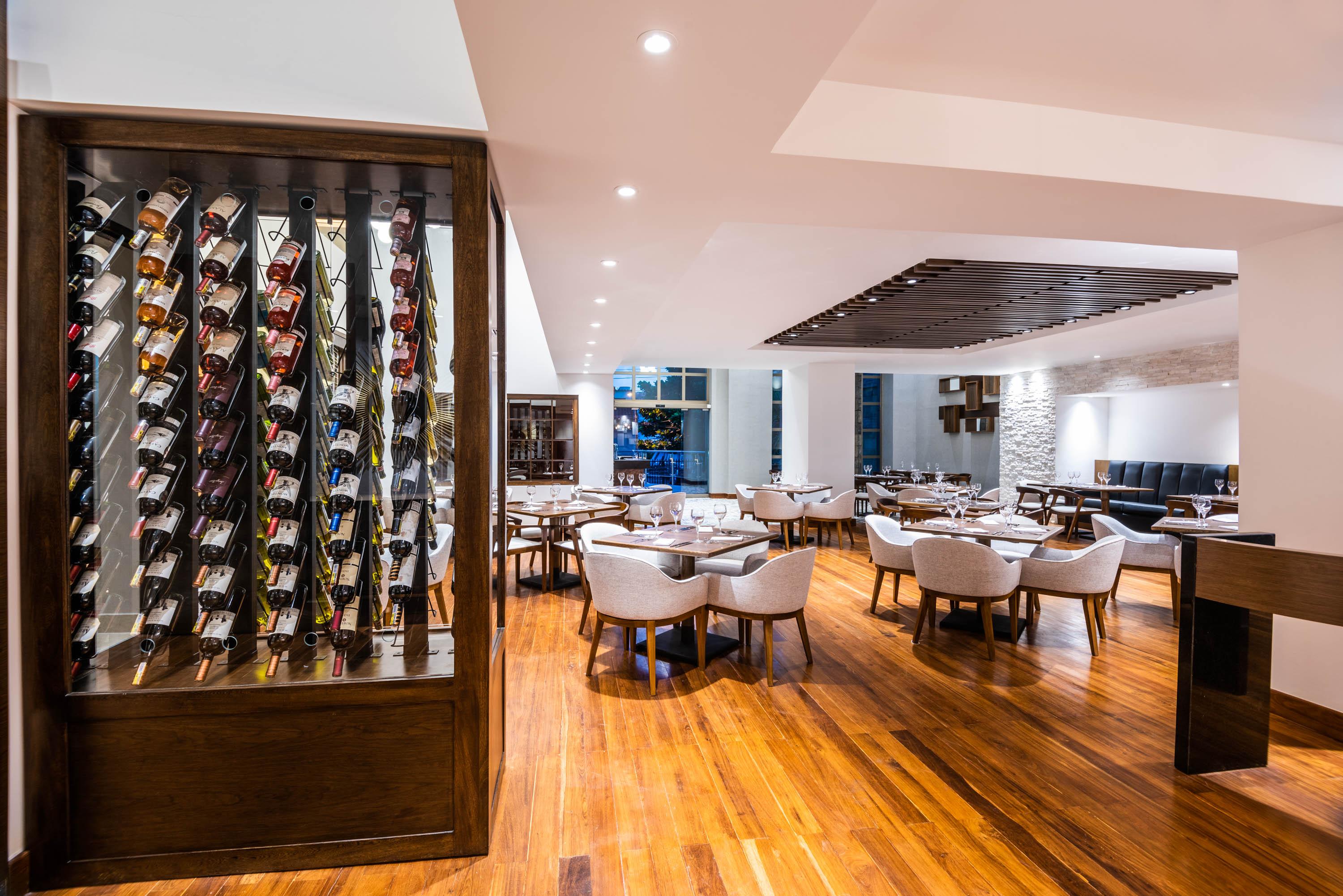 Hotel Dann Carlton บูการามังกา ภายนอก รูปภาพ The interior of the restaurant