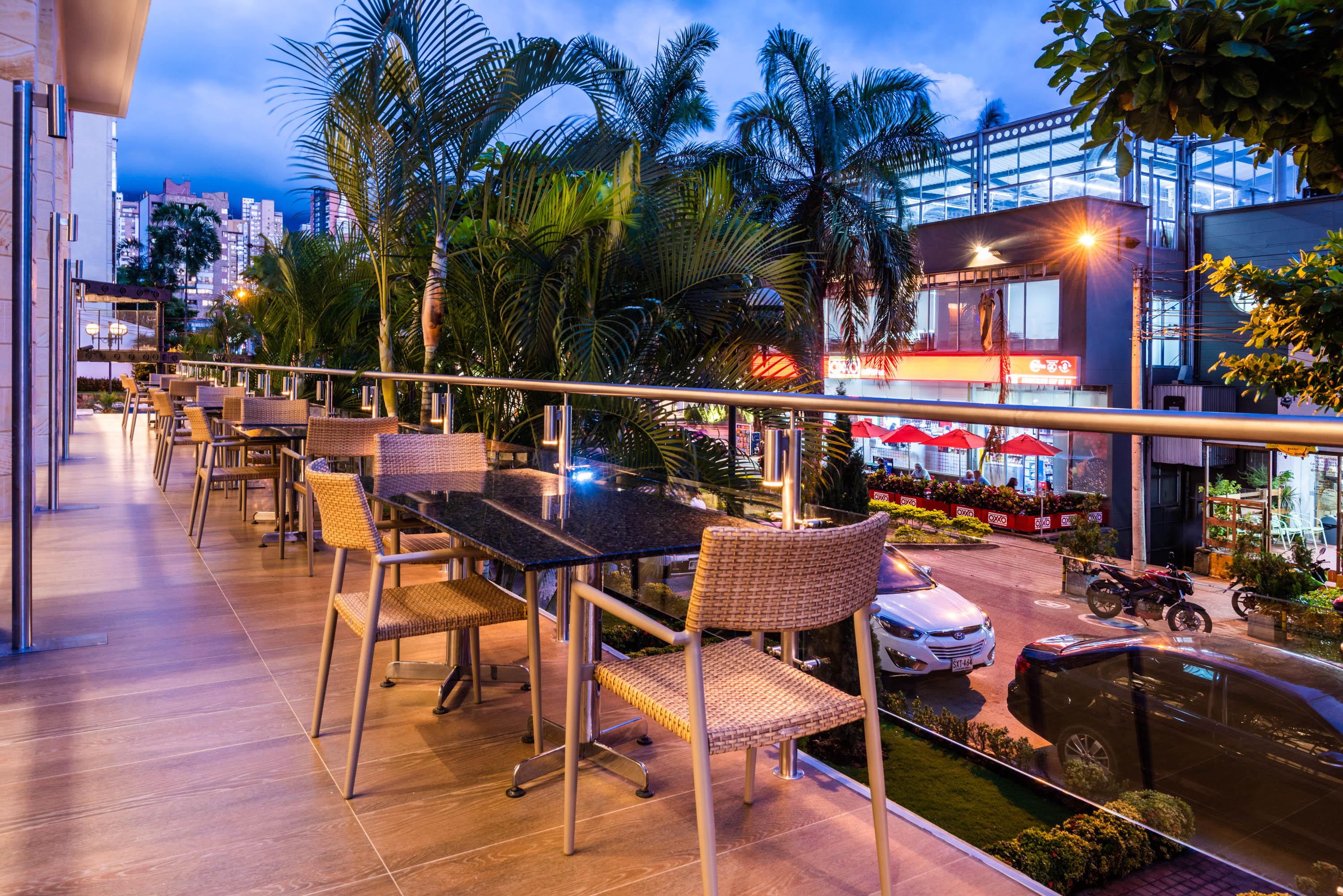 Hotel Dann Carlton บูการามังกา ภายนอก รูปภาพ The outdoor terrace at the hotel