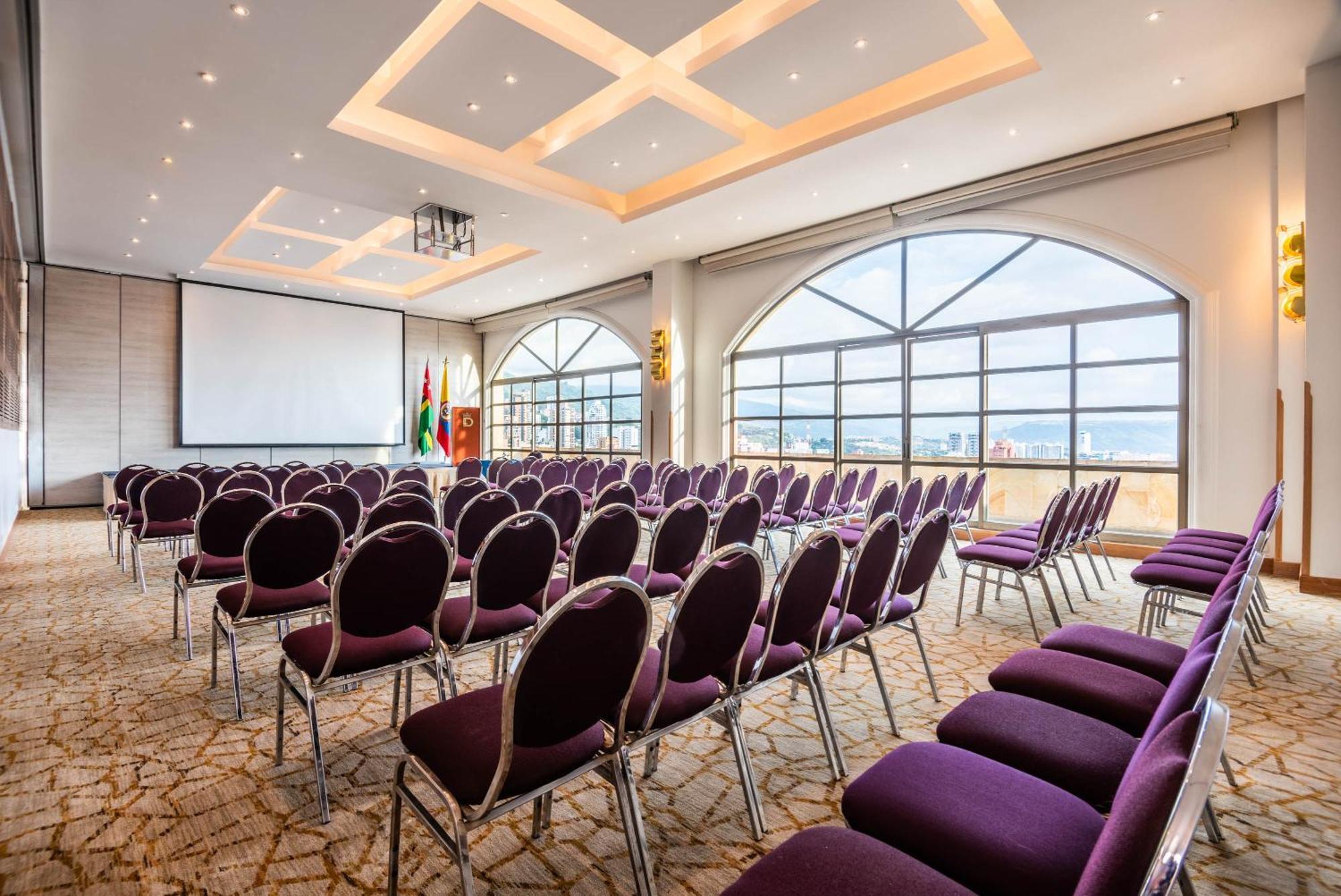 Hotel Dann Carlton บูการามังกา ภายนอก รูปภาพ Meeting room
