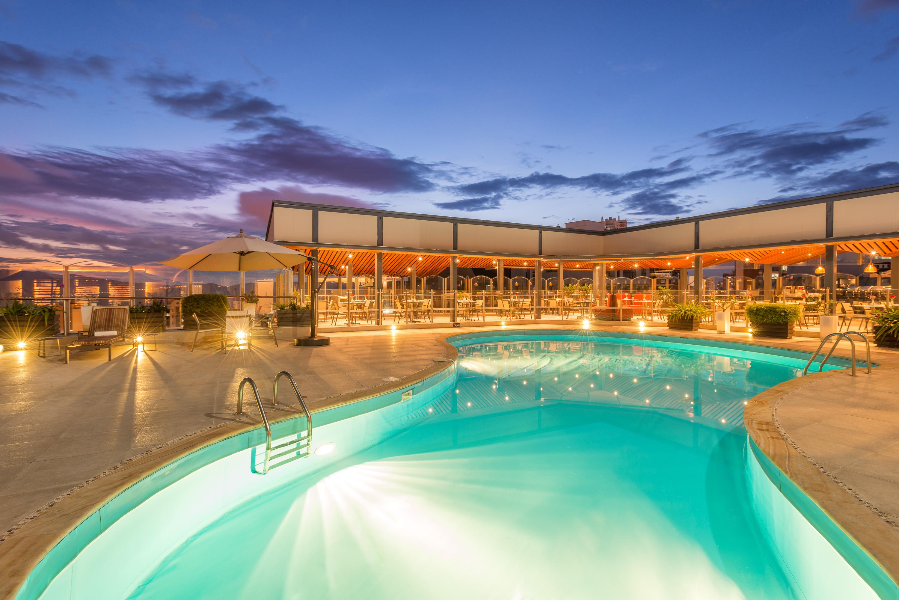 Hotel Dann Carlton บูการามังกา ภายนอก รูปภาพ Rooftop pool at the hotel