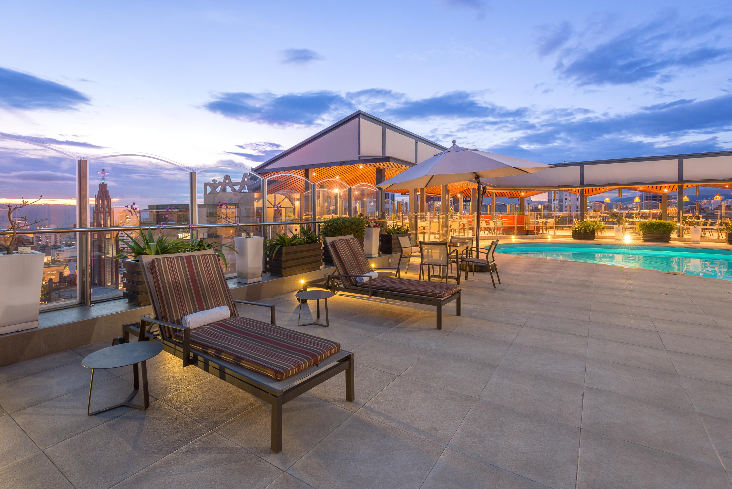 Hotel Dann Carlton บูการามังกา ภายนอก รูปภาพ Rooftop pool at the Four Seasons Hotel, Bogotá