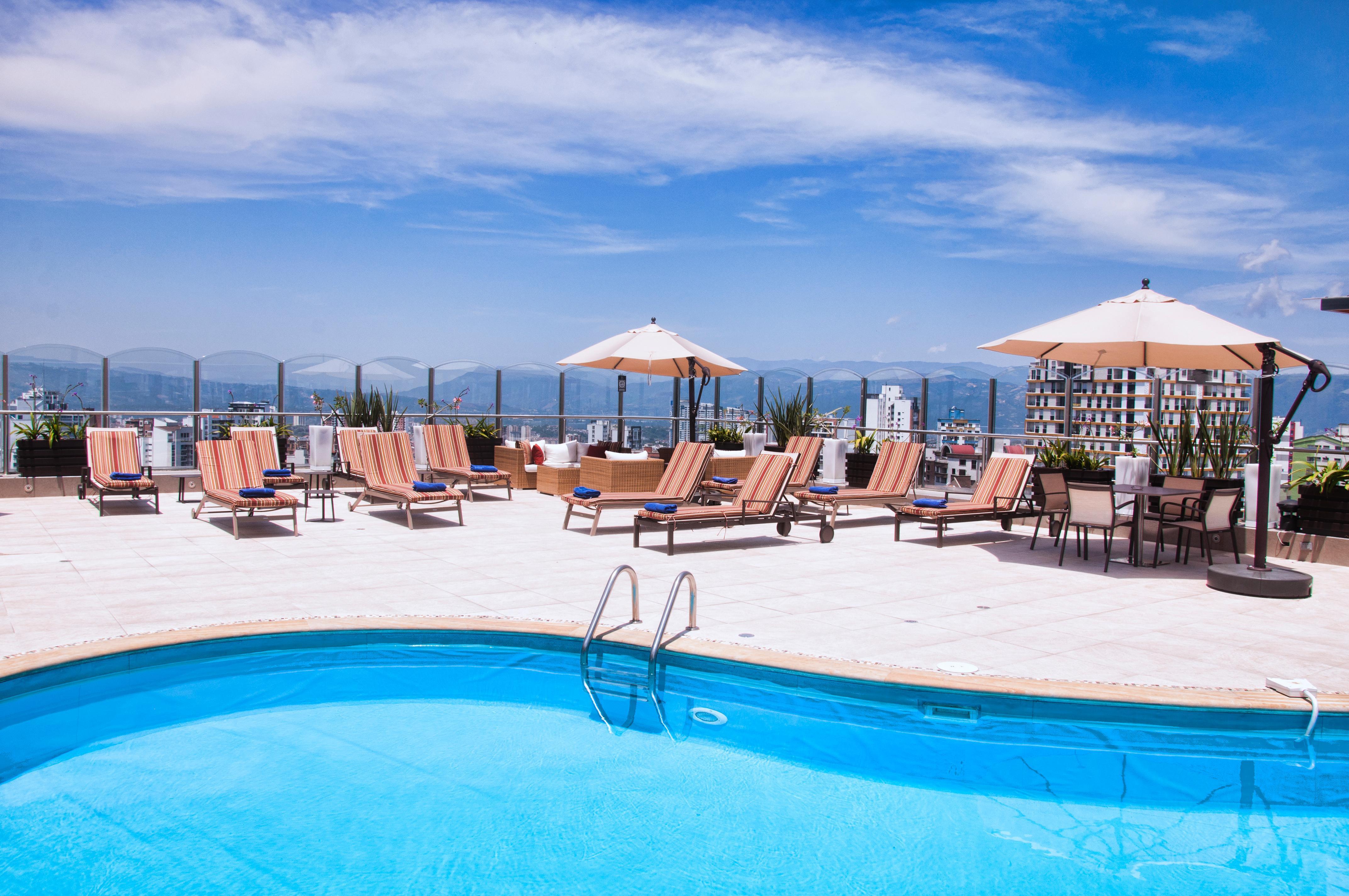 Hotel Dann Carlton บูการามังกา ภายนอก รูปภาพ Rooftop pool