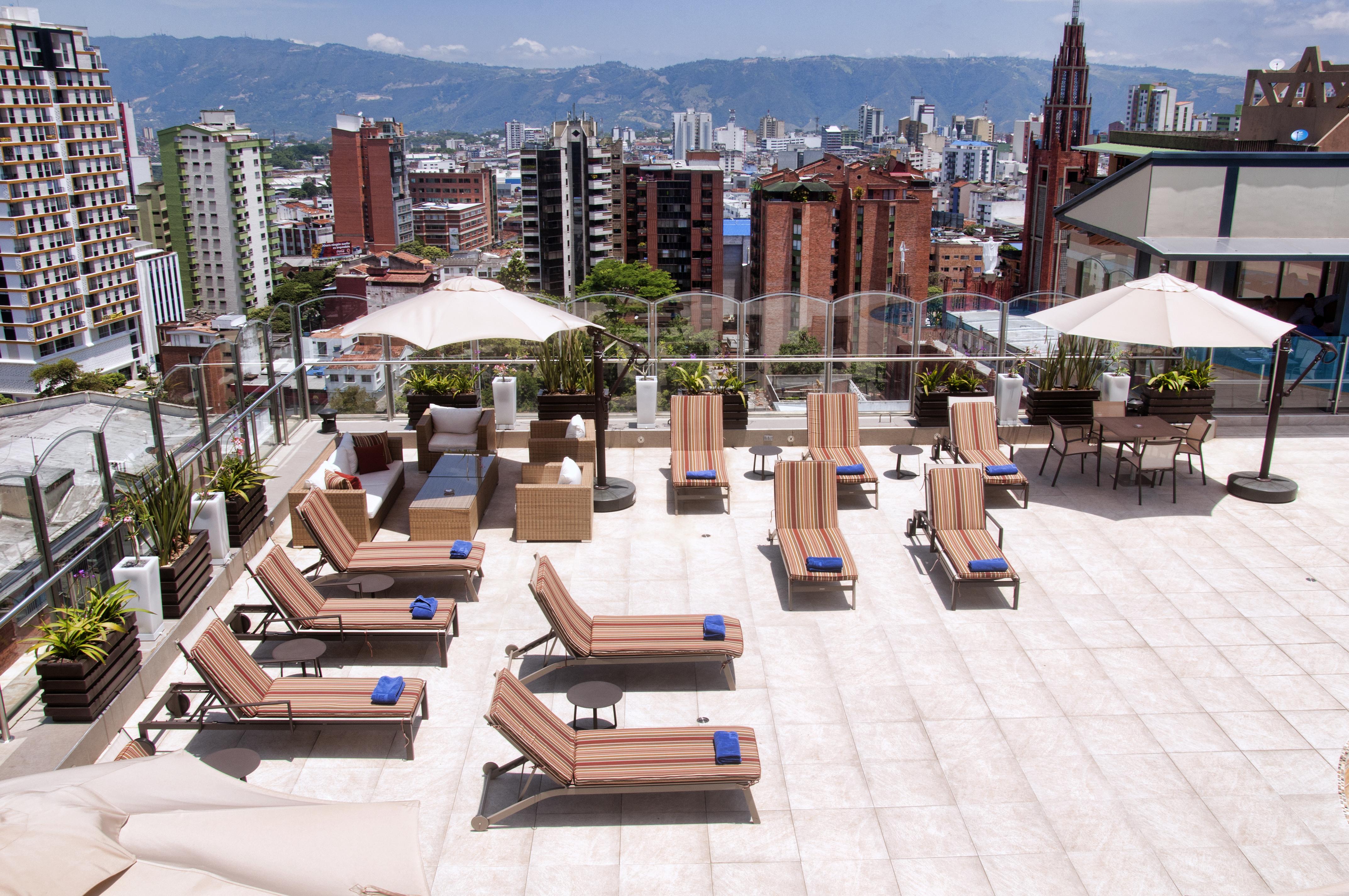 Hotel Dann Carlton บูการามังกา ภายนอก รูปภาพ Rooftop pool at the Four Seasons Hotel Bogotá