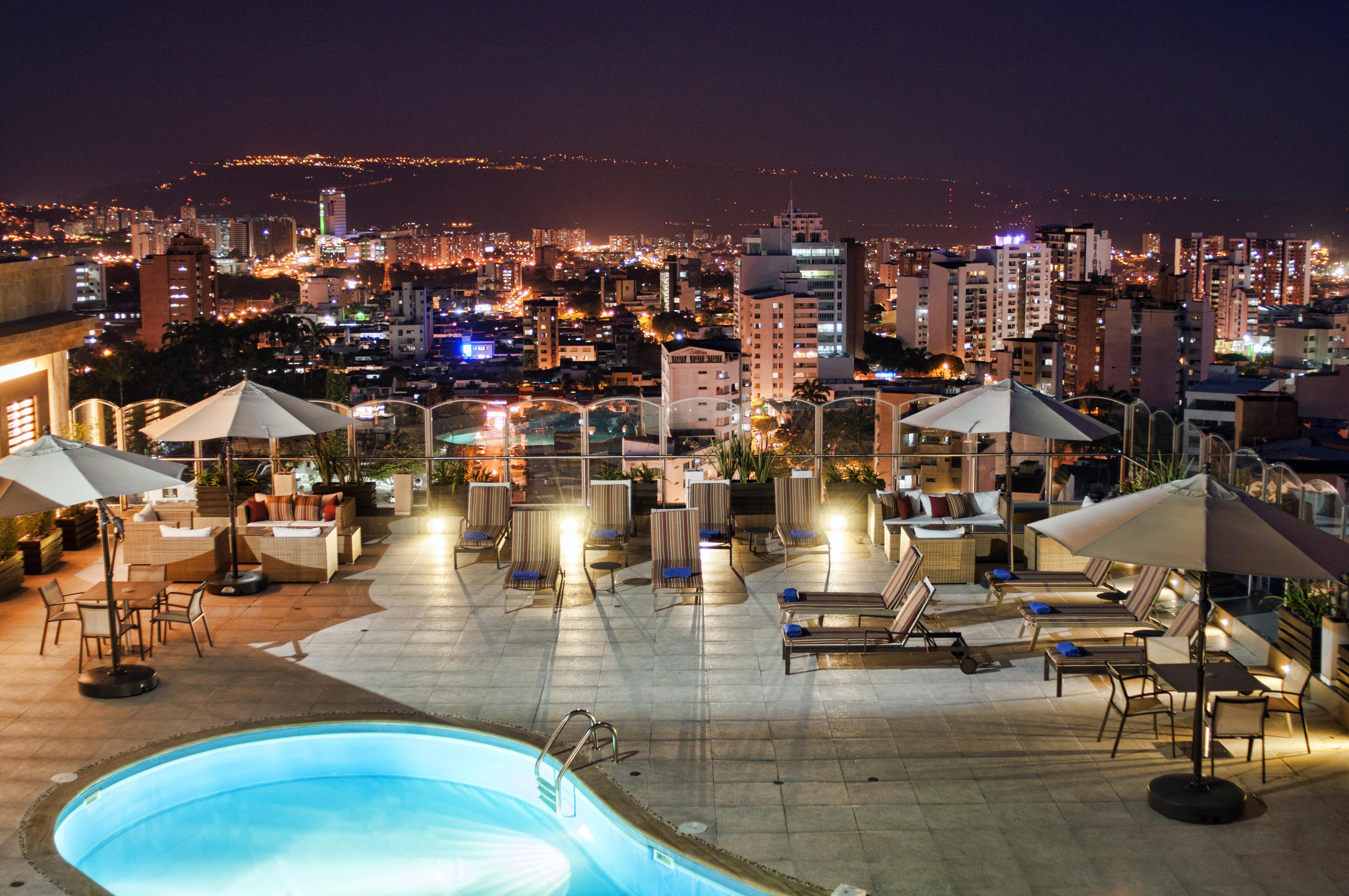 Hotel Dann Carlton บูการามังกา ภายนอก รูปภาพ View of the city from the hotel