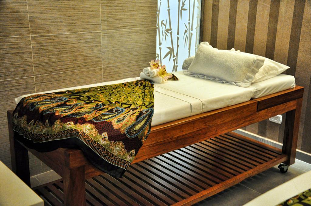 Hotel Dann Carlton บูการามังกา ภายนอก รูปภาพ A massage table