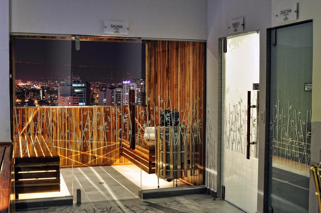 Hotel Dann Carlton บูการามังกา ภายนอก รูปภาพ A sliding door