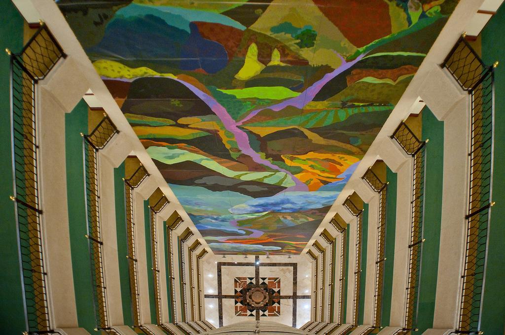 Hotel Dann Carlton บูการามังกา ภายนอก รูปภาพ The ceiling of the staircase